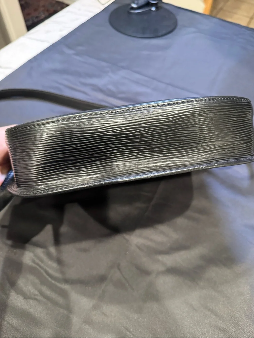 Auth Louis Vuitton Epi Saint Cloud GM Black Crossbody Bag Vintage - Picture 15 of 16